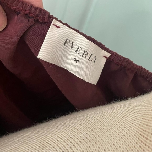 Everly Cropped Flare Sleeve Cropped Blouse Size Medium Romantic Renaissance - Picture 4 of 4